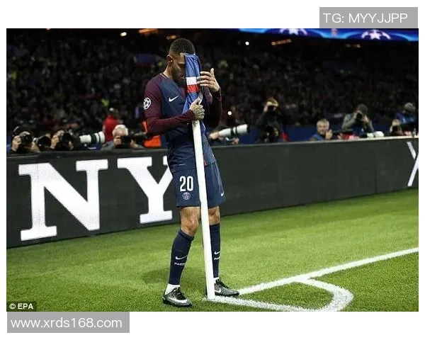 离大谱!U22国脚拔掉角旗杆吃黄牌,又静静将旗杆插了回去